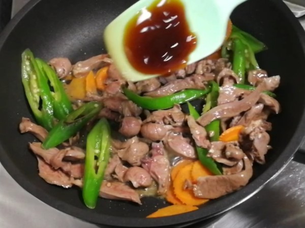 青椒炒豬心的做法-家常味炒菜譜