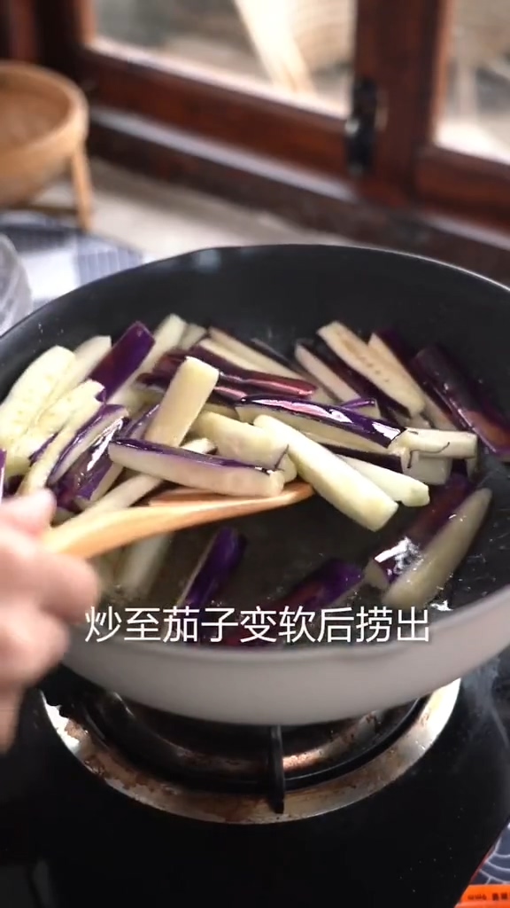 茄子粉絲煲的做法-咸鮮味燉菜譜