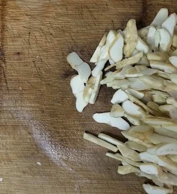菱角米炒肉的做法-咸鮮味炒菜譜