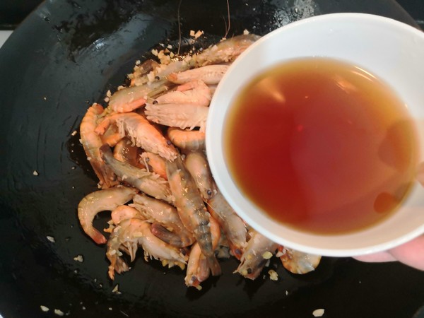 蒜香羅氏蝦的做法-蒜香味炒菜譜