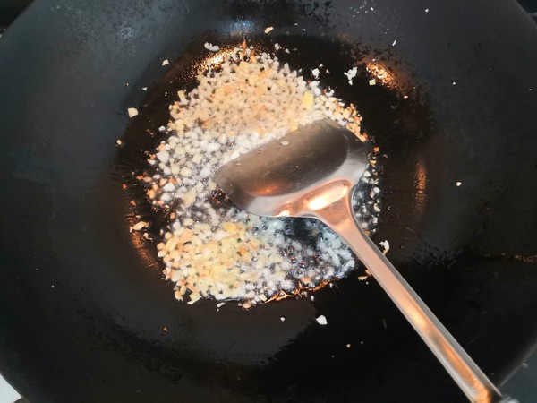 蒜香羅氏蝦的做法-蒜香味炒菜譜