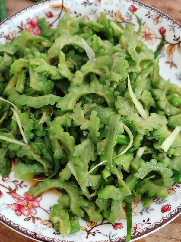 涼拌苦瓜的做法-酸甜味拌菜譜-易網(wǎng)健康養(yǎng)生網(wǎng) 涼拌苦瓜的做法-酸甜味拌菜譜