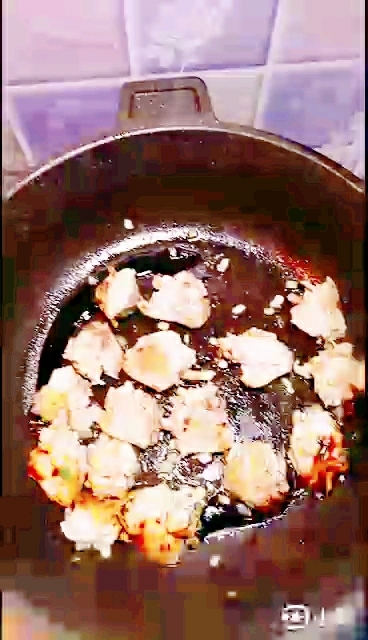 土豆燒雞翅的做法-家常味燒菜譜