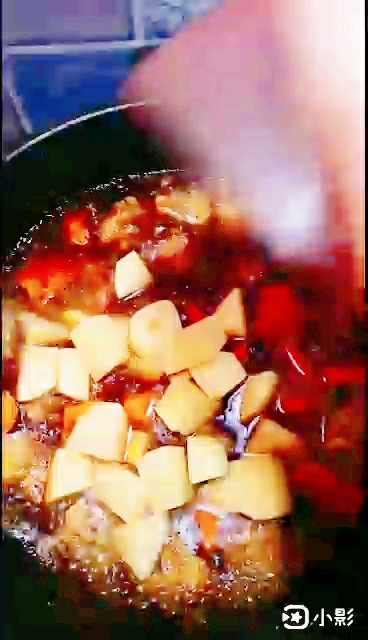 土豆燒雞翅的做法-家常味燒菜譜