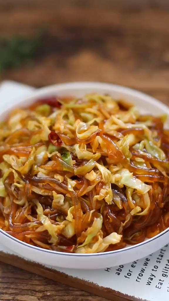 包菜炒粉條的做法-咸鮮味炒菜譜-易網(wǎng)健康養(yǎng)生網(wǎng) 包菜炒粉條的做法-咸鮮味炒菜譜