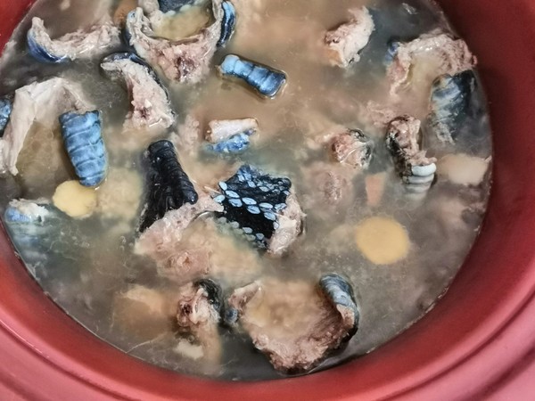 火腿肉燉烏梢蛇的做法-咸鮮味燉菜譜