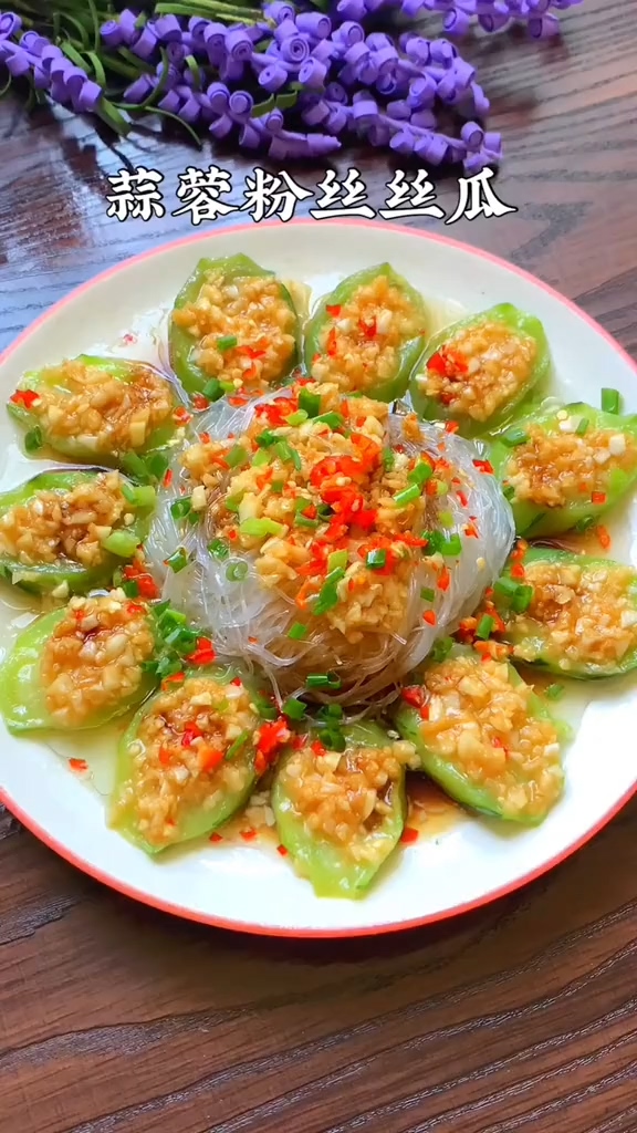 蒜蓉粉絲絲瓜的做法-蒜香味蒸菜譜-易網健康養(yǎng)生網 蒜蓉粉絲絲瓜的做法-蒜香味蒸菜譜