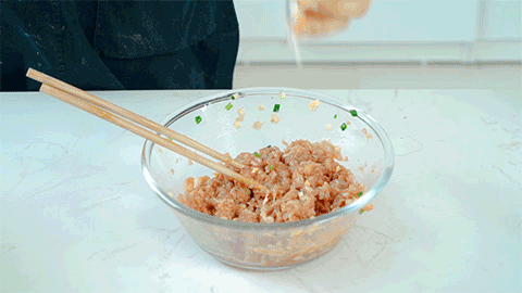 咸蛋黃珍珠丸子的做法-家常味蒸菜譜-易網(wǎng)健康養(yǎng)生網(wǎng) 咸蛋黃珍珠丸子的做法-家常味蒸菜譜