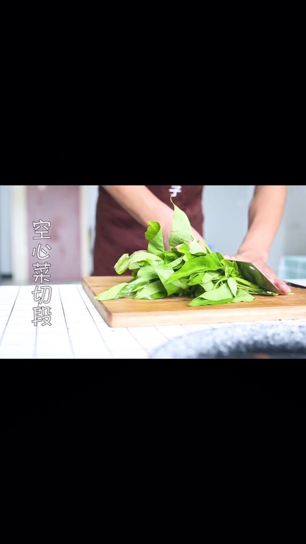 爆炒空心菜的做法-蒜香味炒菜譜