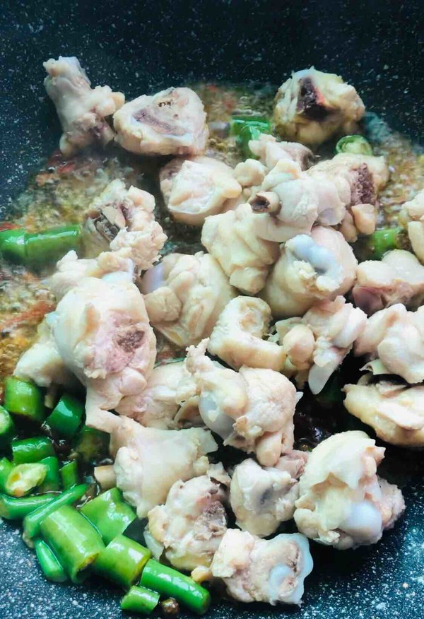 土豆燒雞翅根的做法-家常味燒菜譜