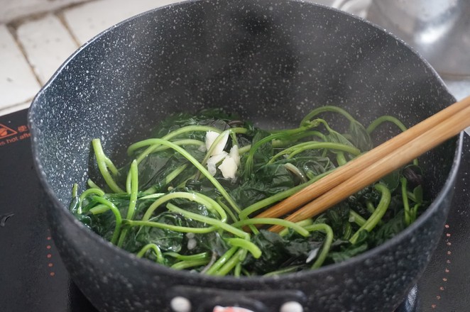 蒜蓉炒薯藤的做法-家常味炒菜譜