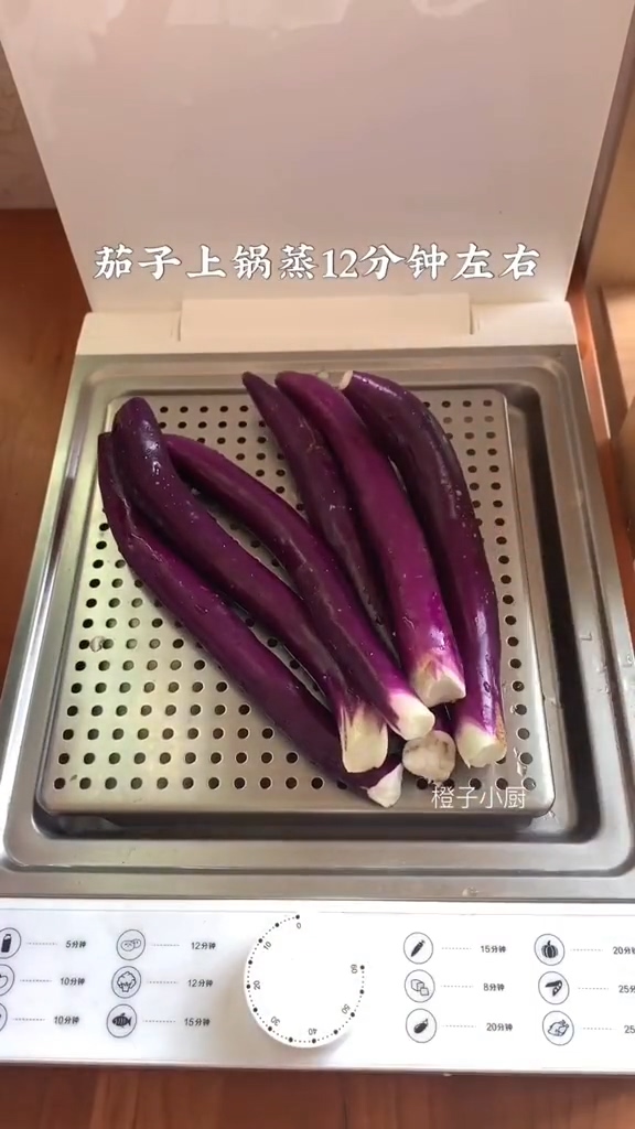 手撕茄條的做法-咸鮮味蒸菜譜