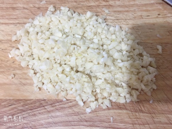 蒜香羊排的做法-蒜香味炒菜譜