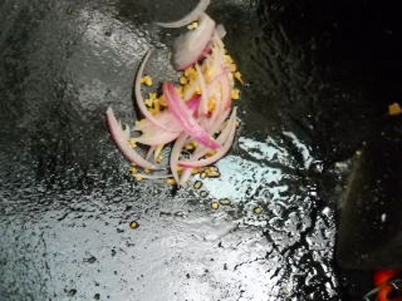 洋蔥雞絲西蘭花的做法-家常味炒菜譜