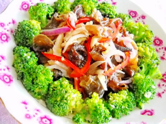 洋蔥雞絲西蘭花的做法-家常味炒菜譜-易網(wǎng)健康養(yǎng)生網(wǎng) 洋蔥雞絲西蘭花的做法-家常味炒菜譜