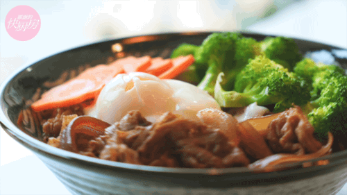 溫泉蛋牛肉飯的做法-家常味炒菜譜