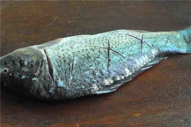 紫蘇燒鯉魚的做法-家常味燒菜譜-易網(wǎng)健康養(yǎng)生網(wǎng) 紫蘇燒鯉魚的做法-家常味燒菜譜