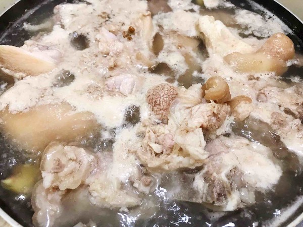黃豆悶豬蹄的做法-家常味燒菜譜