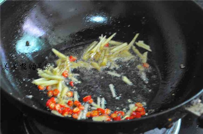 紫蘇燒鯉魚的做法-家常味燒菜譜-易網(wǎng)健康養(yǎng)生網(wǎng) 紫蘇燒鯉魚的做法-家常味燒菜譜