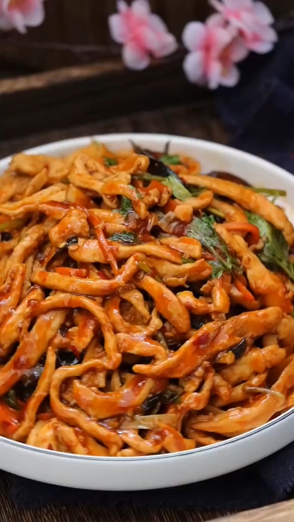 魚香雞絲的做法-魚香味炒菜譜-易網健康養生網 魚香雞絲的做法-魚香味炒菜譜