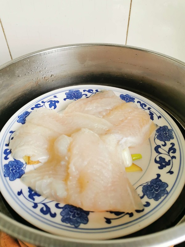 清蒸龍利魚的做法-家常味蒸菜譜