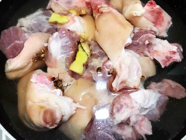 黃豆悶豬蹄的做法-家常味燒菜譜