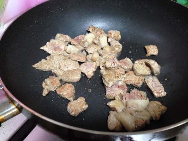 牛排燉土豆的做法-家常味燒菜譜-易網健康養生網 牛排燉土豆的做法-家常味燒菜譜