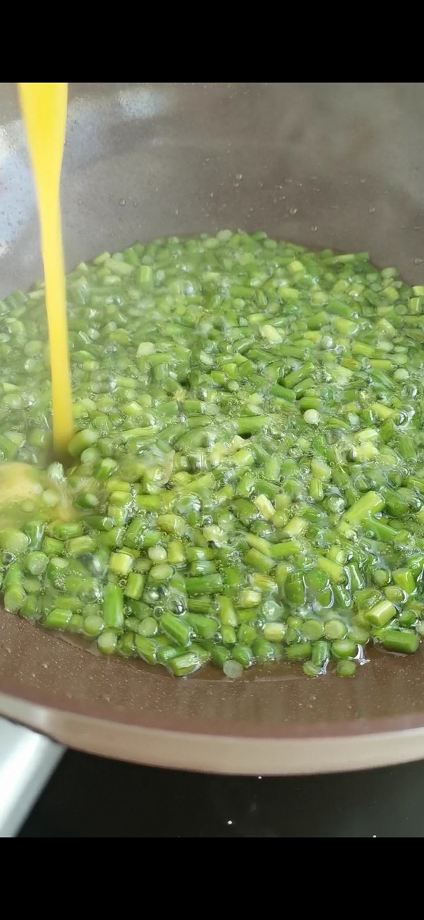 蒜苔炒雞蛋的做法-家常味炒菜譜