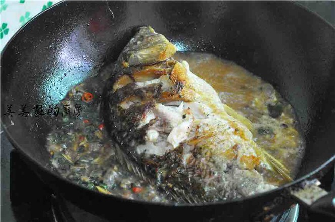 紫蘇燒鯉魚的做法-家常味燒菜譜-易網(wǎng)健康養(yǎng)生網(wǎng) 紫蘇燒鯉魚的做法-家常味燒菜譜