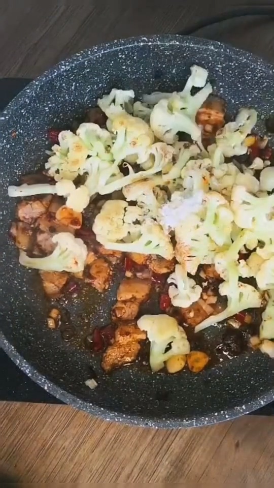 家常版干鍋有機菜花的做法-香辣味炒菜譜
