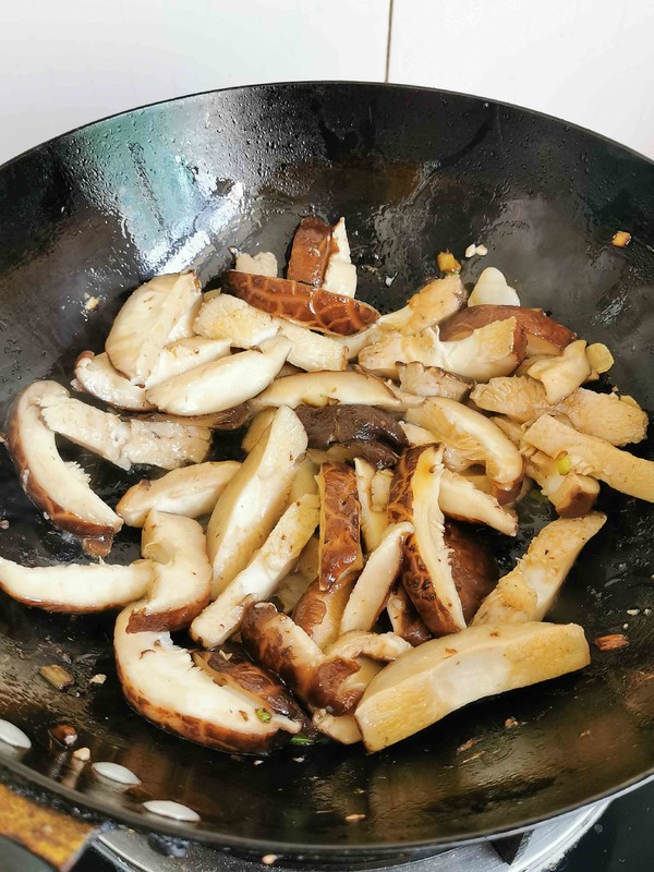 香菇燒豆腐的做法-家常味燒菜譜