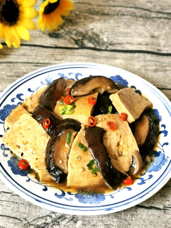 香菇燒豆腐的做法-家常味燒菜譜-易網健康養生網 香菇燒豆腐的做法-家常味燒菜譜