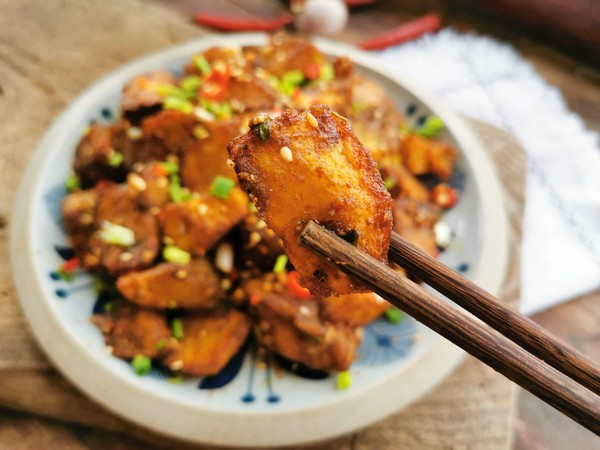 鍋巴土豆的做法-香辣味拌菜譜-易網健康養生網 鍋巴土豆的做法-香辣味拌菜譜