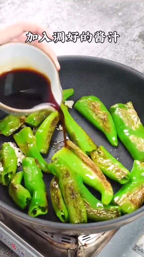 虎皮青椒的做法-咸鮮味炒菜譜