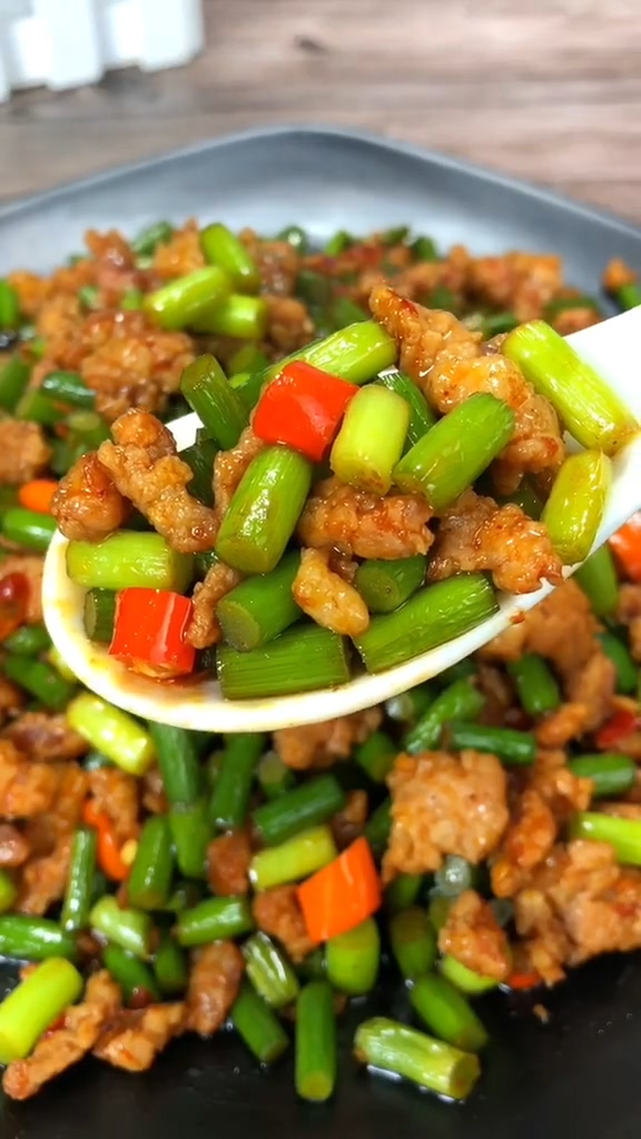 肉末蒜薹的做法-咸鮮味炒菜譜-易網健康養生網 肉末蒜薹的做法-咸鮮味炒菜譜