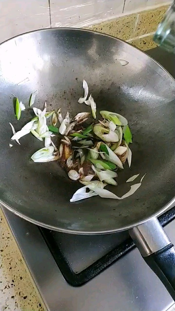 大蔥炒雞肝補氣血的做法-家常味炒菜譜