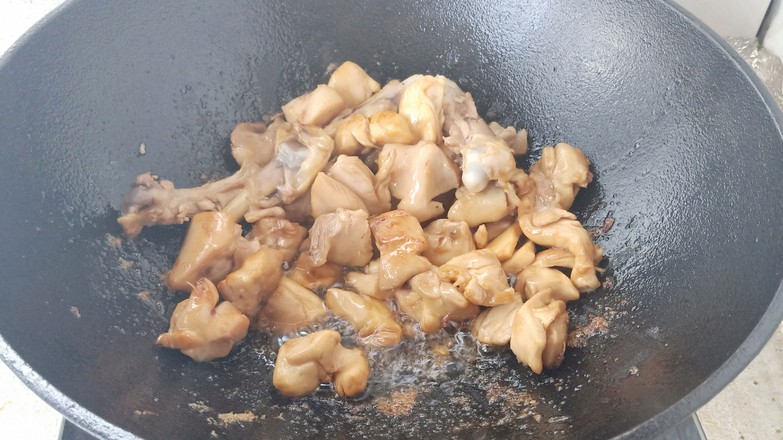 雞腿燉土豆的做法-醬香味燉菜譜