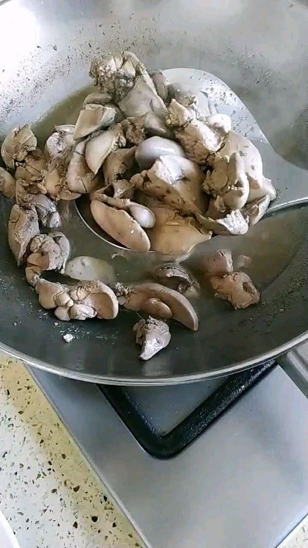 大蔥炒雞肝補氣血的做法-家常味炒菜譜