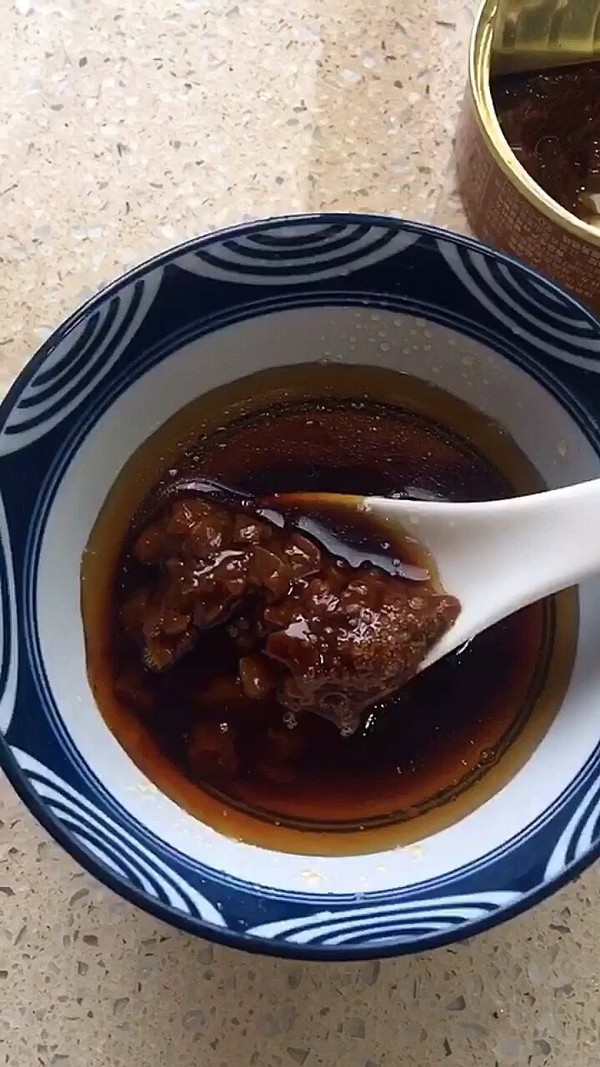 蒜段醬燜黃魚(yú)的做法-家常味燒菜譜
