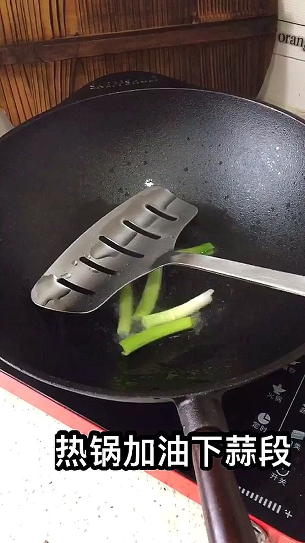 蒜段醬燜黃魚(yú)的做法-家常味燒菜譜