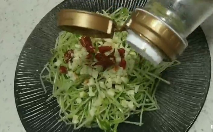 家常拌豆苗的做法-咸鮮味拌菜譜
