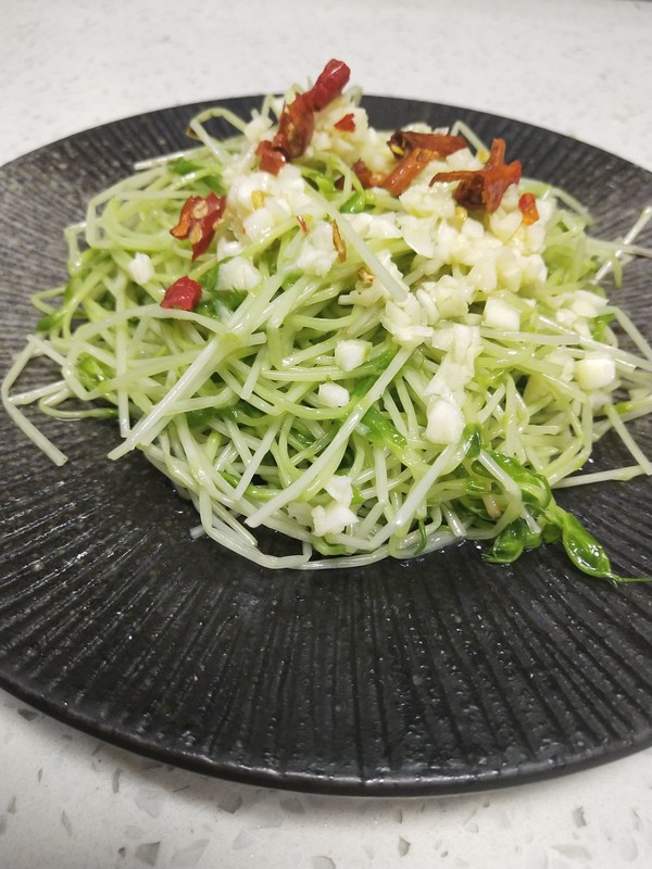 家常拌豆苗的做法-咸鮮味拌菜譜-易網健康養生網 家常拌豆苗的做法-咸鮮味拌菜譜
