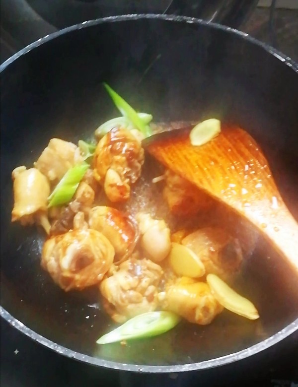 雞腿燉蘑菇的做法-家常味燉菜譜-易網(wǎng)健康養(yǎng)生網(wǎng) 雞腿燉蘑菇的做法-家常味燉菜譜