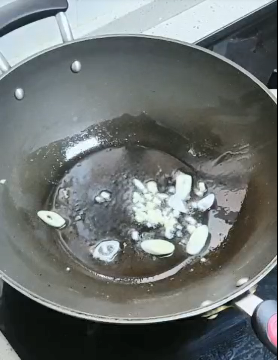 西紅柿木耳炒蛋的做法-酸甜味炒菜譜