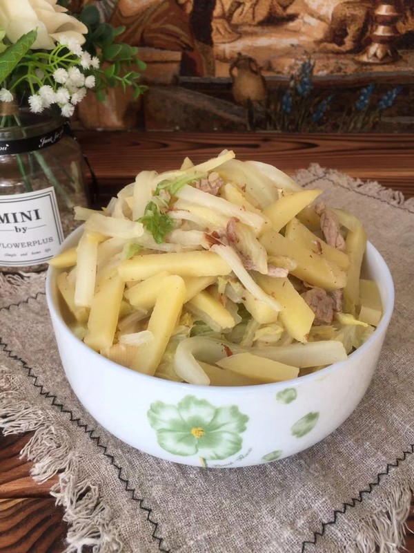 白菜燉土豆的做法-家常味燉菜譜-易網健康養生網 白菜燉土豆的做法-家常味燉菜譜