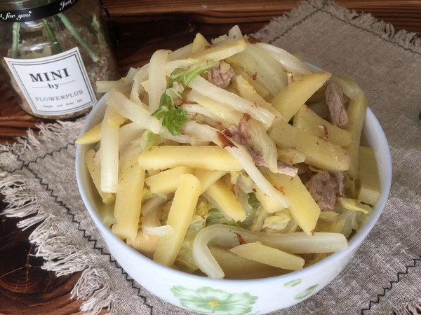 白菜燉土豆的做法-家常味燉菜譜-易網健康養生網 白菜燉土豆的做法-家常味燉菜譜