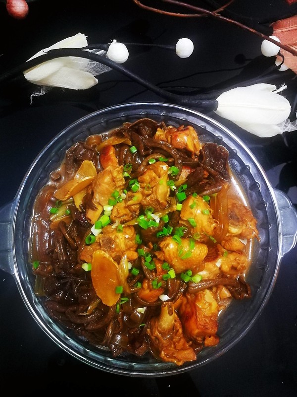 雞腿燉蘑菇的做法-家常味燉菜譜-易網(wǎng)健康養(yǎng)生網(wǎng) 雞腿燉蘑菇的做法-家常味燉菜譜