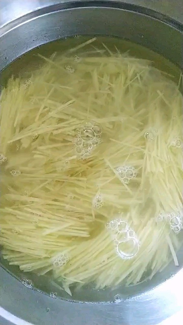 酸辣爽口土豆絲的做法-酸辣味拌菜譜