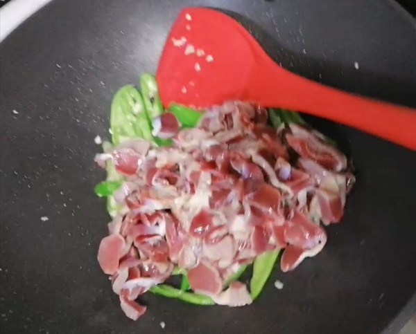 青辣椒炒雞腎的做法-家常味炒菜譜