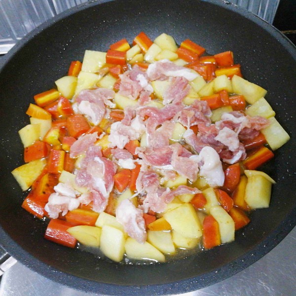 水果胡蘿卜土豆炒肉的做法-家常味炒菜譜